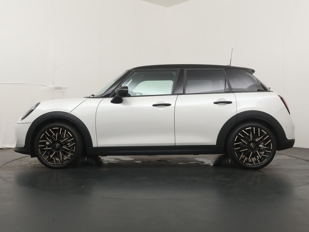 Mini COOPER 5-deurs C Favoured | Pakket-L | Stuur- Stoelverwarming | 360° Camera | LED | NAVI |
