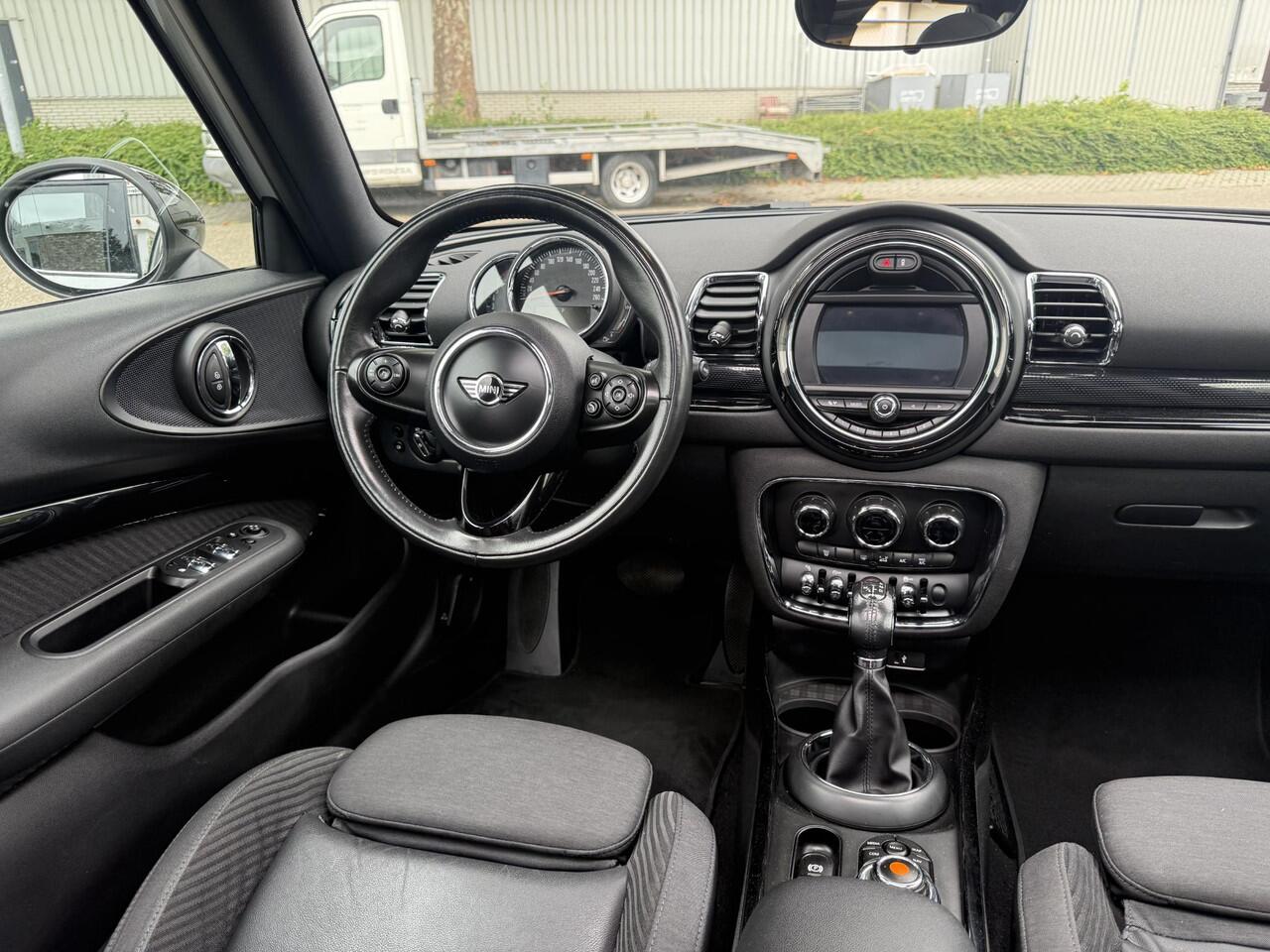 Mini COOPER CLUBMAN Mini 1.5 | Panoramadak | Camera | Sportstoelen | Trekhaak | Apple Carplay |