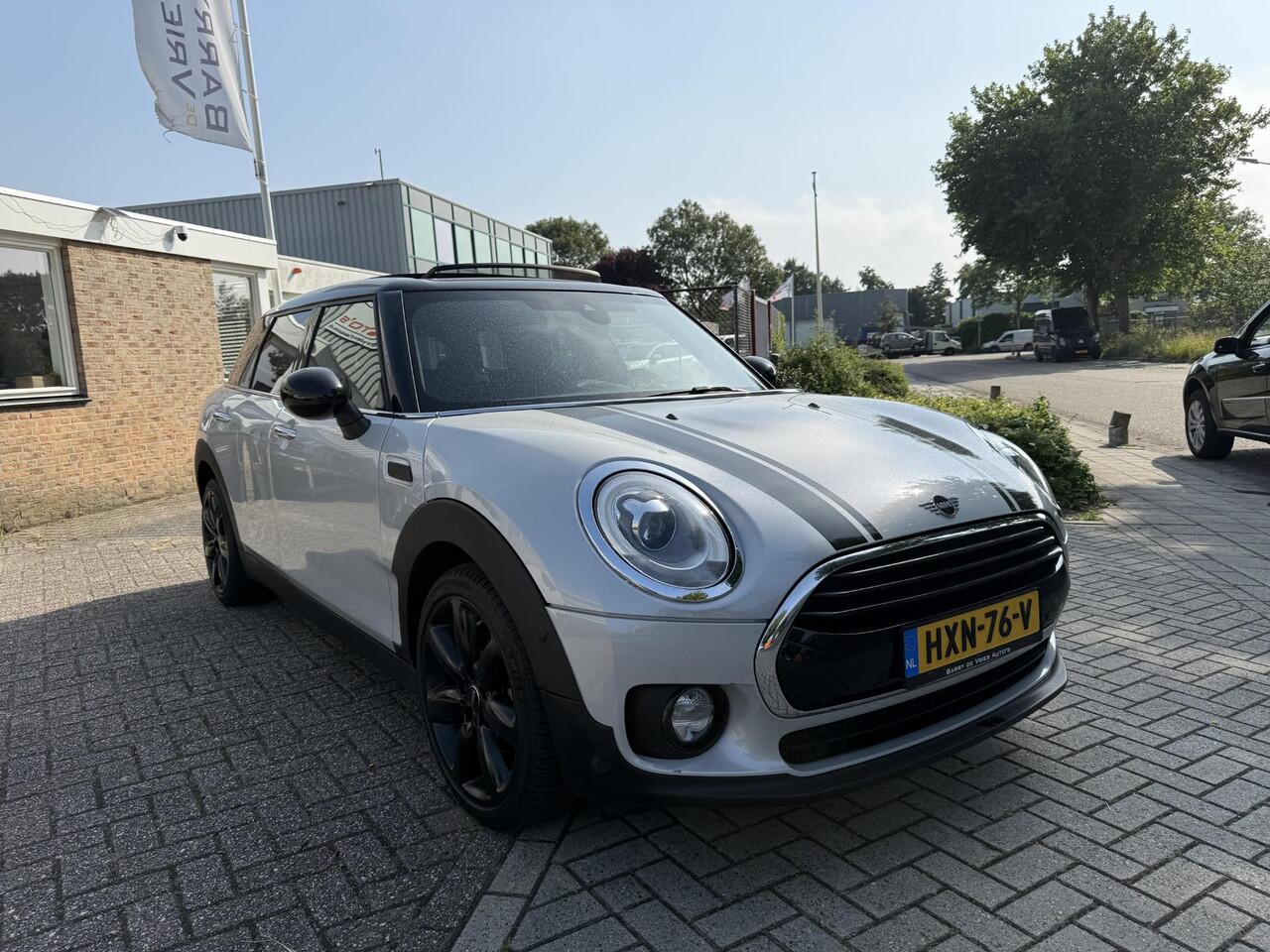 Mini COOPER CLUBMAN Mini 1.5 | Panoramadak | Camera | Sportstoelen | Trekhaak | Apple Carplay |