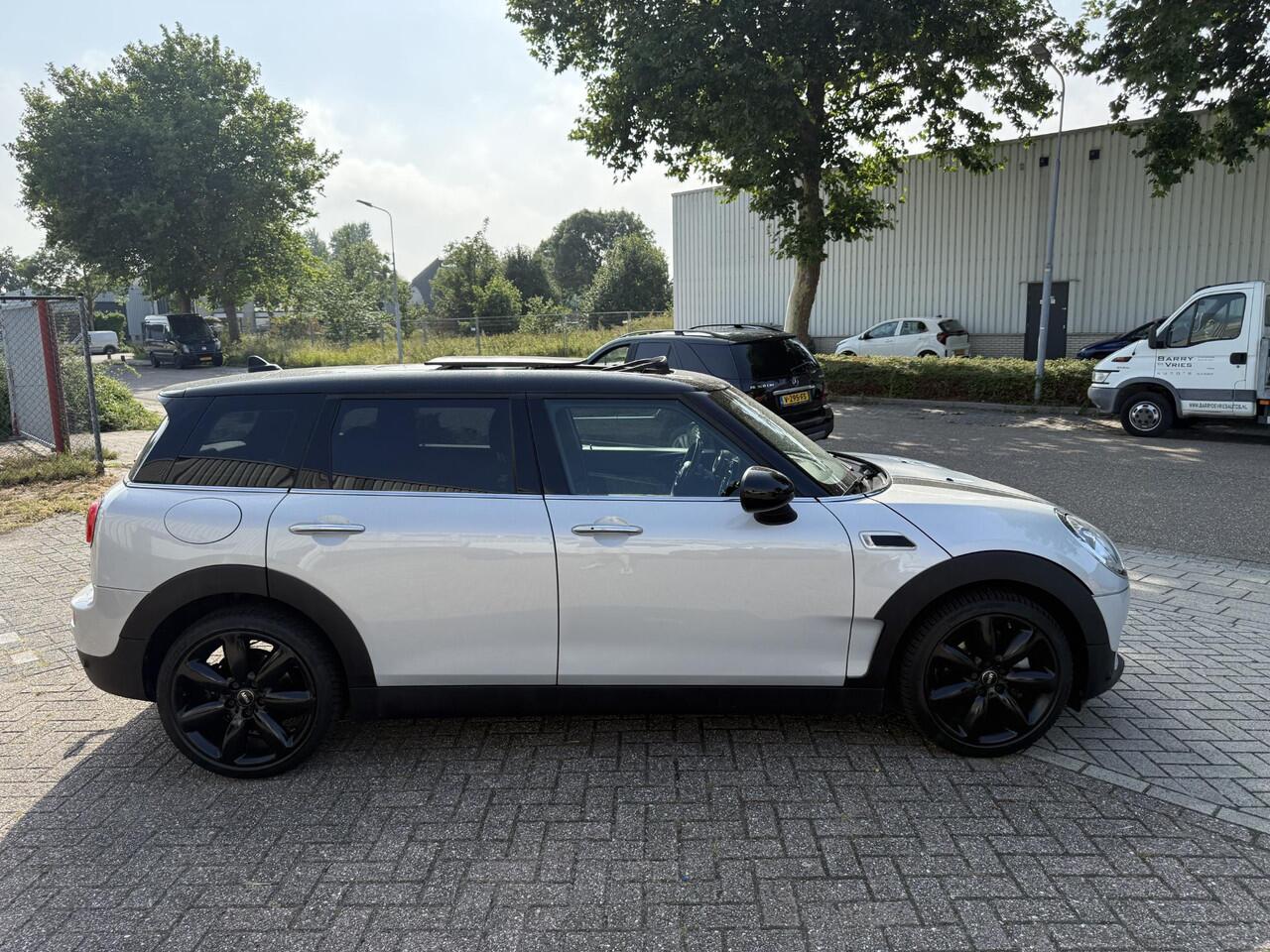 Mini COOPER CLUBMAN Mini 1.5 | Panoramadak | Camera | Sportstoelen | Trekhaak | Apple Carplay |