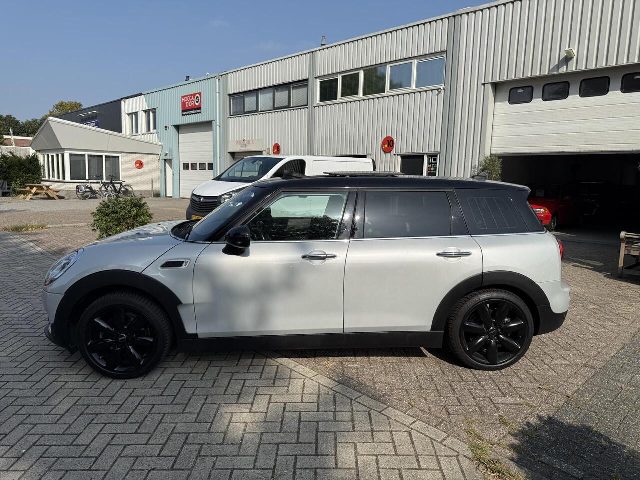 Mini COOPER CLUBMAN Mini 1.5 | Panoramadak | Camera | Sportstoelen | Trekhaak | Apple Carplay |