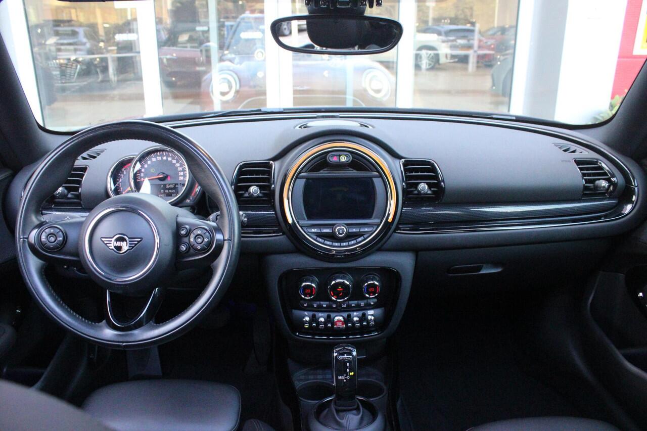 Mini COOPER CLUBMAN 1.5 136PK CHILI AUTOMAAT | PANORAMISCH SCHUIF/KANTELDAK | NAVIGATIE | LEDEREN BEKLEDING | STOELVERWARMING | 17" LICHTMETALEN VELGEN | FULL LED KOPLAMPEN | UNION JACK ACHTER LICHTEN | KEYLESS ENTRY / START |