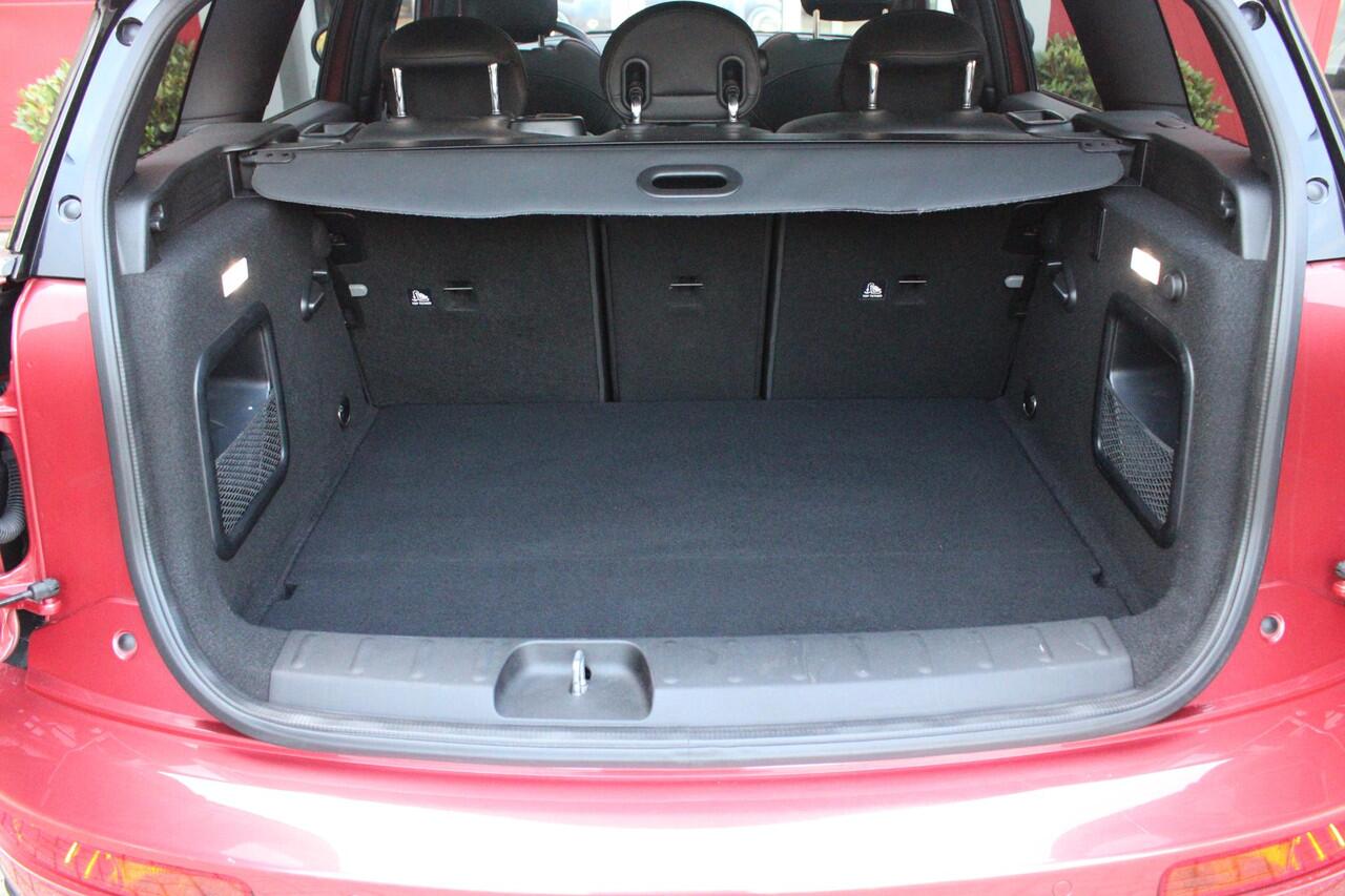 Mini COOPER CLUBMAN 1.5 136PK CHILI AUTOMAAT | PANORAMISCH SCHUIF/KANTELDAK | NAVIGATIE | LEDEREN BEKLEDING | STOELVERWARMING | 17" LICHTMETALEN VELGEN | FULL LED KOPLAMPEN | UNION JACK ACHTER LICHTEN | KEYLESS ENTRY / START |