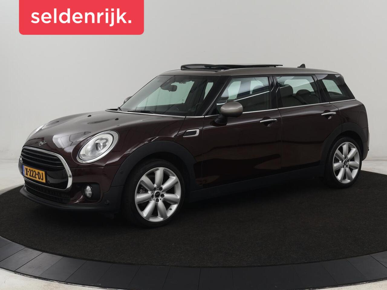 Mini COOPER CLUBMAN 1.5 Chili | Panoramadak | Leder | Stoelverwarming | Carplay | Keyless | Navigatie | Climate control | Cruise control | Full LED