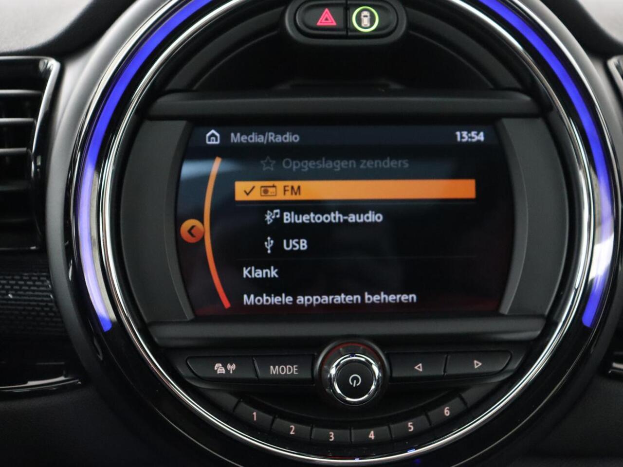 Mini COOPER CLUBMAN 1.5 Chili | Panoramadak | Leder | Stoelverwarming | Carplay | Keyless | Navigatie | Climate control | Cruise control | Full LED