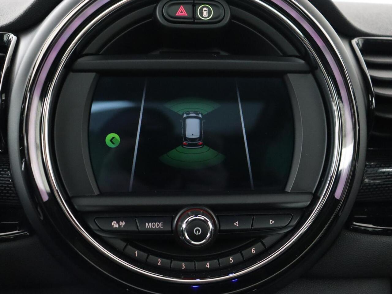 Mini COOPER CLUBMAN 1.5 Chili | Panoramadak | Leder | Stoelverwarming | Carplay | Keyless | Navigatie | Climate control | Cruise control | Full LED