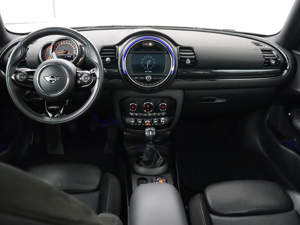 Mini COOPER CLUBMAN 1.5 Chili | Panoramadak | Leder | Stoelverwarming | Carplay | Keyless | Navigatie | Climate control | Cruise control | Full LED
