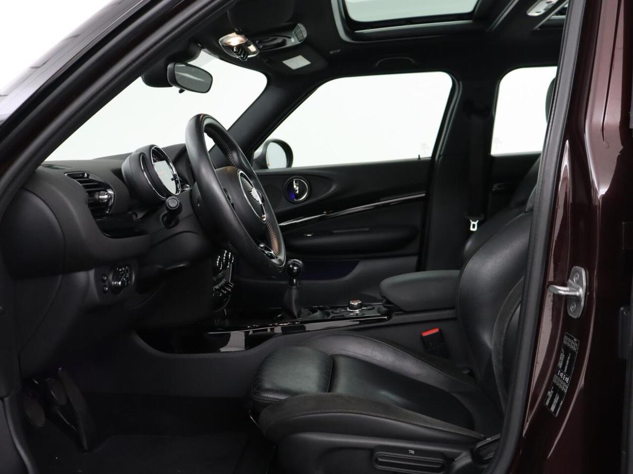 Mini COOPER CLUBMAN 1.5 Chili | Panoramadak | Leder | Stoelverwarming | Carplay | Keyless | Navigatie | Climate control | Cruise control | Full LED