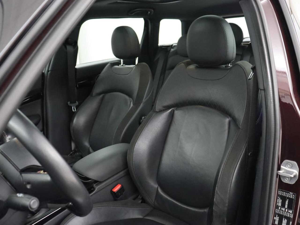 Mini COOPER CLUBMAN 1.5 Chili | Panoramadak | Leder | Stoelverwarming | Carplay | Keyless | Navigatie | Climate control | Cruise control | Full LED