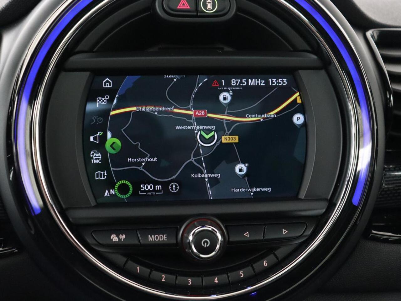 Mini COOPER CLUBMAN 1.5 Chili | Panoramadak | Leder | Stoelverwarming | Carplay | Keyless | Navigatie | Climate control | Cruise control | Full LED