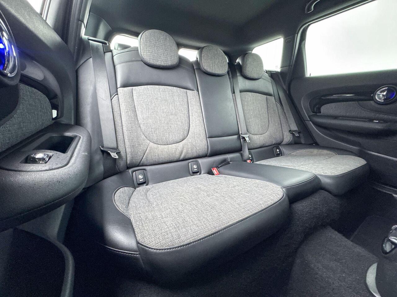 Mini COOPER CLUBMAN Business Edition LED Koplampen / MINI Navigatie / Comfort Acces / Automaat