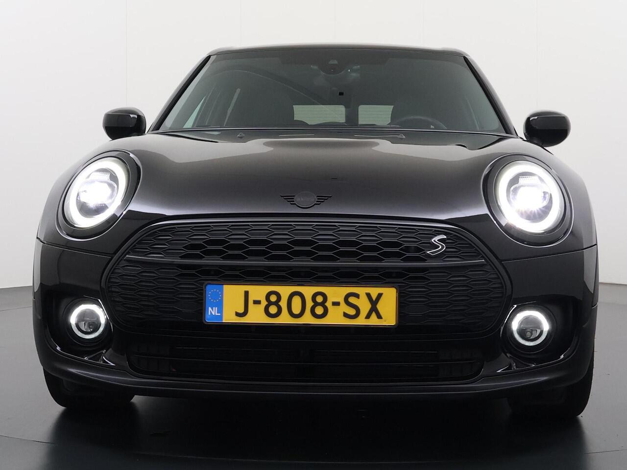 Mini COOPER CLUBMAN Mini 1.5 Richmond Park Edition VAN ¤ 26.900,- VOOR ¤ 23.877,- UW LENTEVOORDEEL ¤ 3.023,-! | PANORAMA DAK | CAMERA| STOELVERW. | LEER| KEYLESS| ORIGINEEL NL AUTO RIJKLAARPRIJS INCL. 12 MND BOVAG GARANTIE