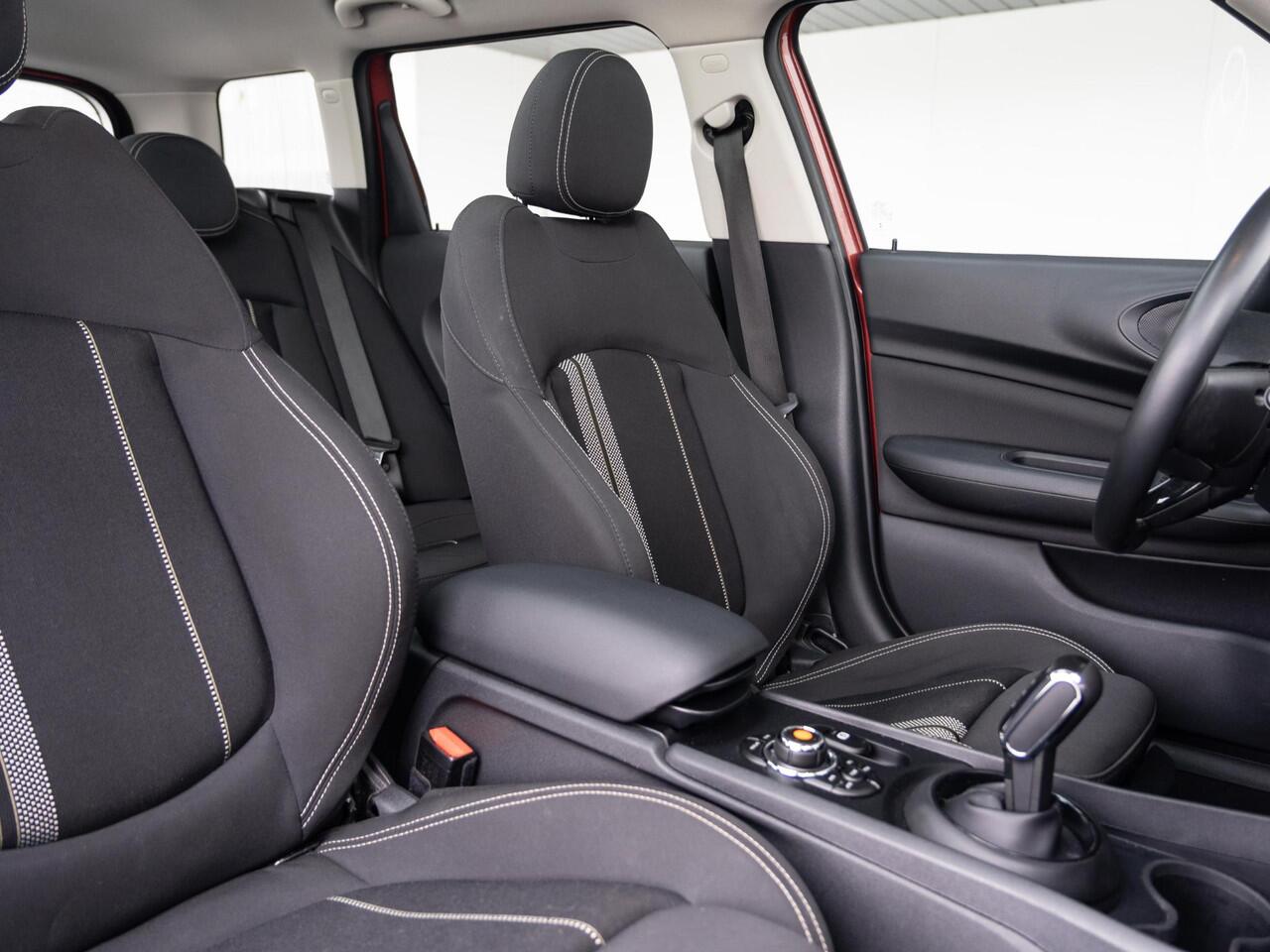 Mini COOPER CLUBMAN S Aut. Indian Summer Red ed + Panoramadak