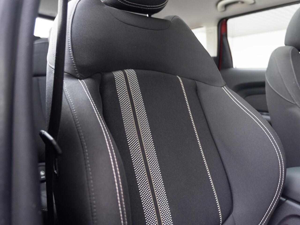 Mini COOPER CLUBMAN S Aut. Indian Summer Red ed + Panoramadak