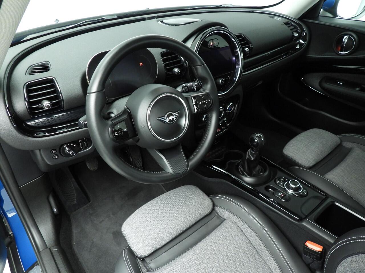 Mini COOPER CLUBMAN Sportstoelen / Half leder / LED / PDC / Cruise / Navigatie / Alu wielen 17 inch