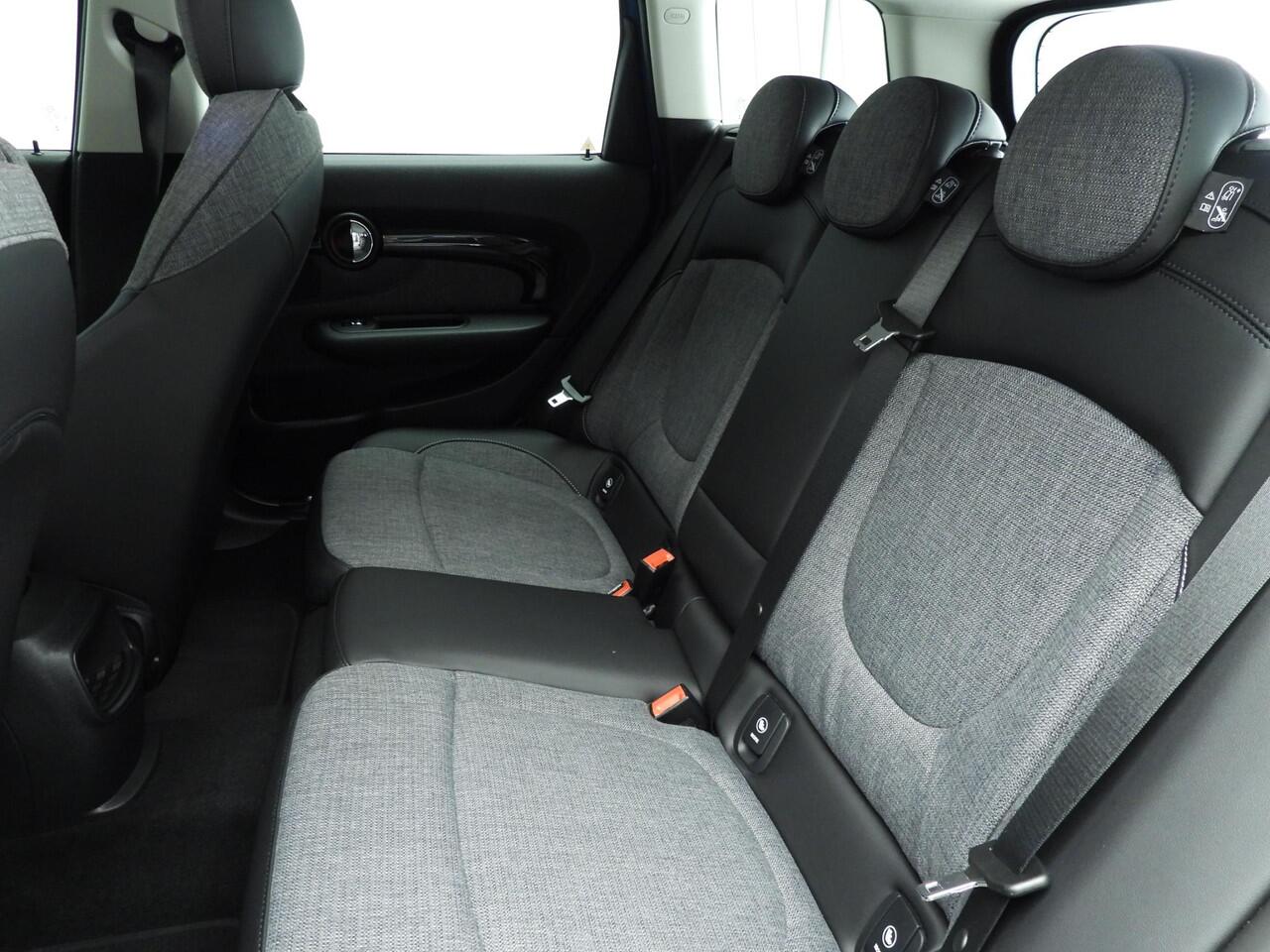 Mini COOPER CLUBMAN Sportstoelen / Half leder / LED / PDC / Cruise / Navigatie / Alu wielen 17 inch