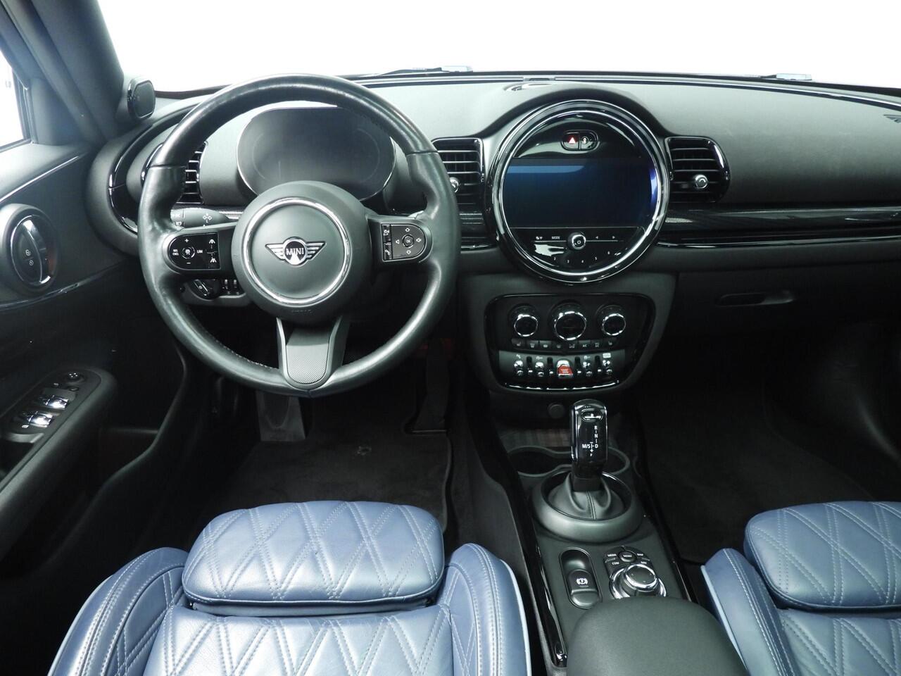 Mini COOPER CLUBMAN Automaat / Panoramadak / Sportstoelen / Leder / LED / Harman-Kardon / Park assist / Alu wielen 18 inch