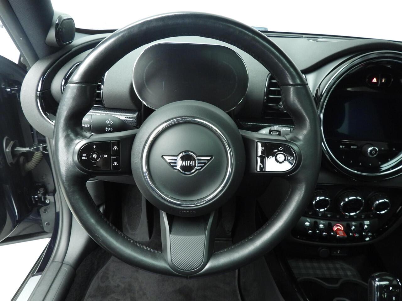 Mini COOPER CLUBMAN Automaat / Panoramadak / Sportstoelen / Leder / LED / Harman-Kardon / Park assist / Alu wielen 18 inch