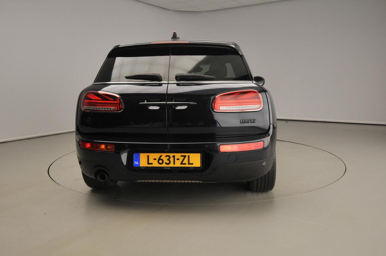 Mini COOPER CLUBMAN Automaat / Panoramadak / Sportstoelen / Leder / LED / Harman-Kardon / Park assist / Alu wielen 18 inch