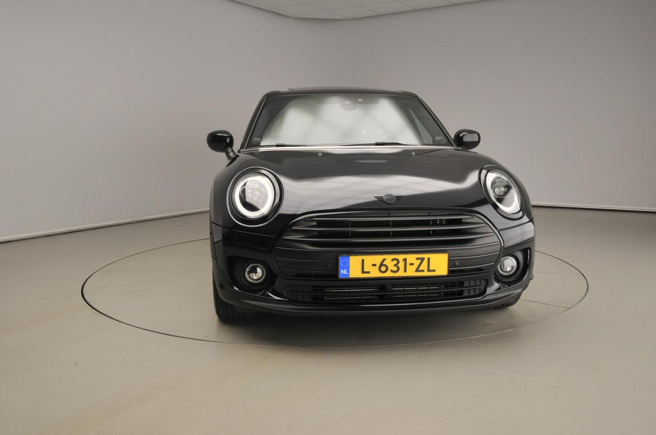 Mini COOPER CLUBMAN Automaat / Panoramadak / Sportstoelen / Leder / LED / Harman-Kardon / Park assist / Alu wielen 18 inch