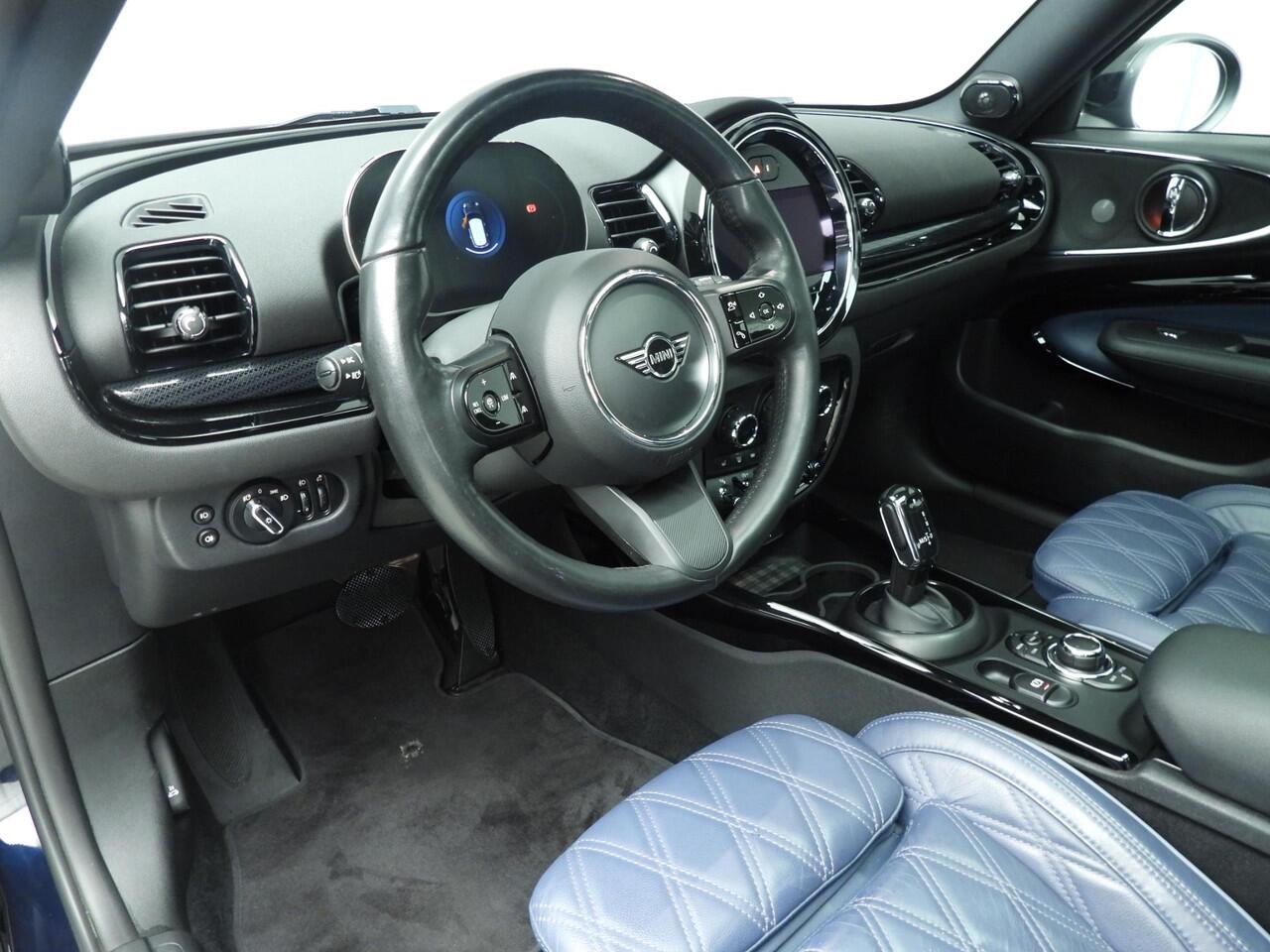 Mini COOPER CLUBMAN Automaat / Panoramadak / Sportstoelen / Leder / LED / Harman-Kardon / Park assist / Alu wielen 18 inch