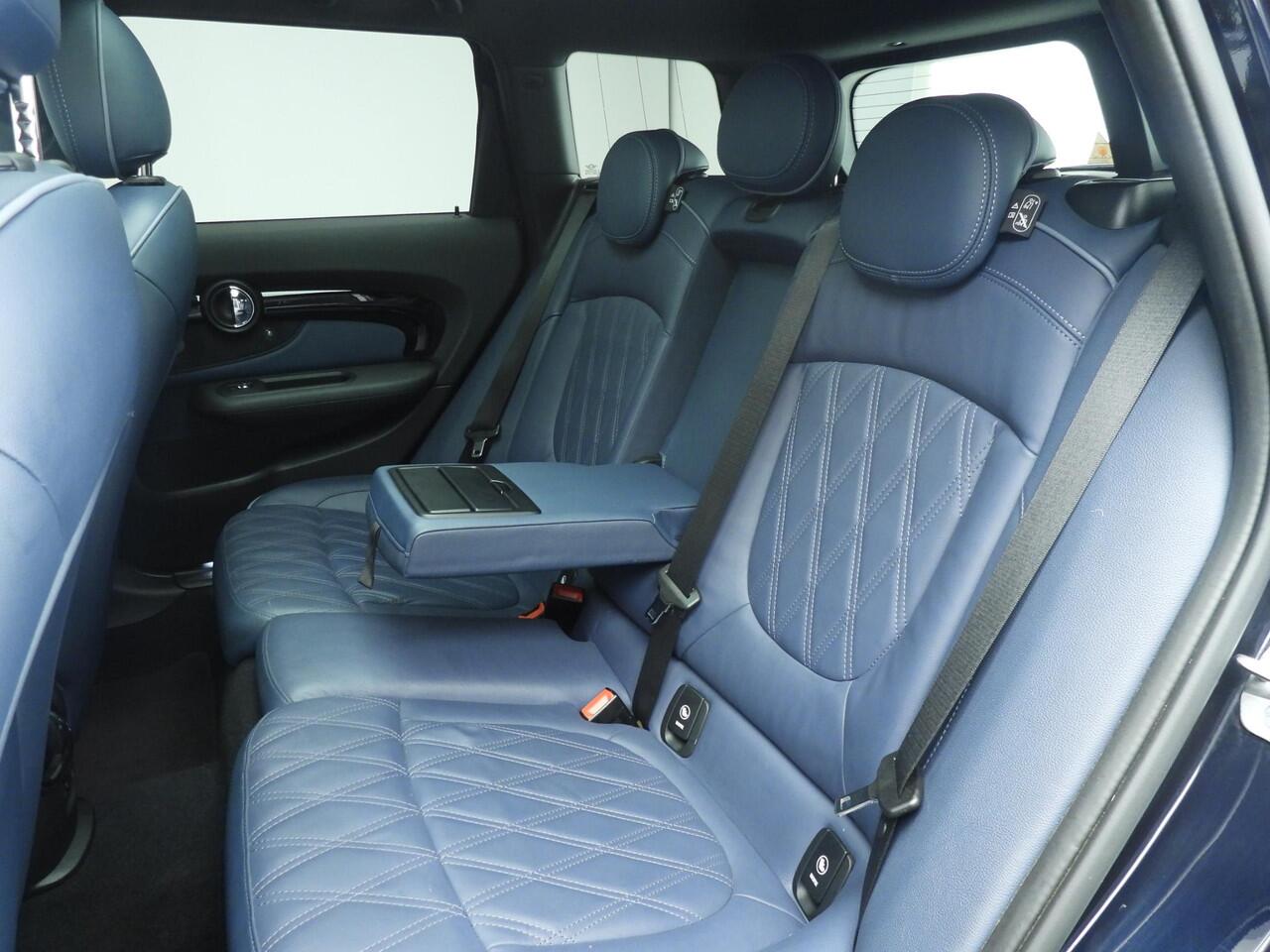 Mini COOPER CLUBMAN Automaat / Panoramadak / Sportstoelen / Leder / LED / Harman-Kardon / Park assist / Alu wielen 18 inch