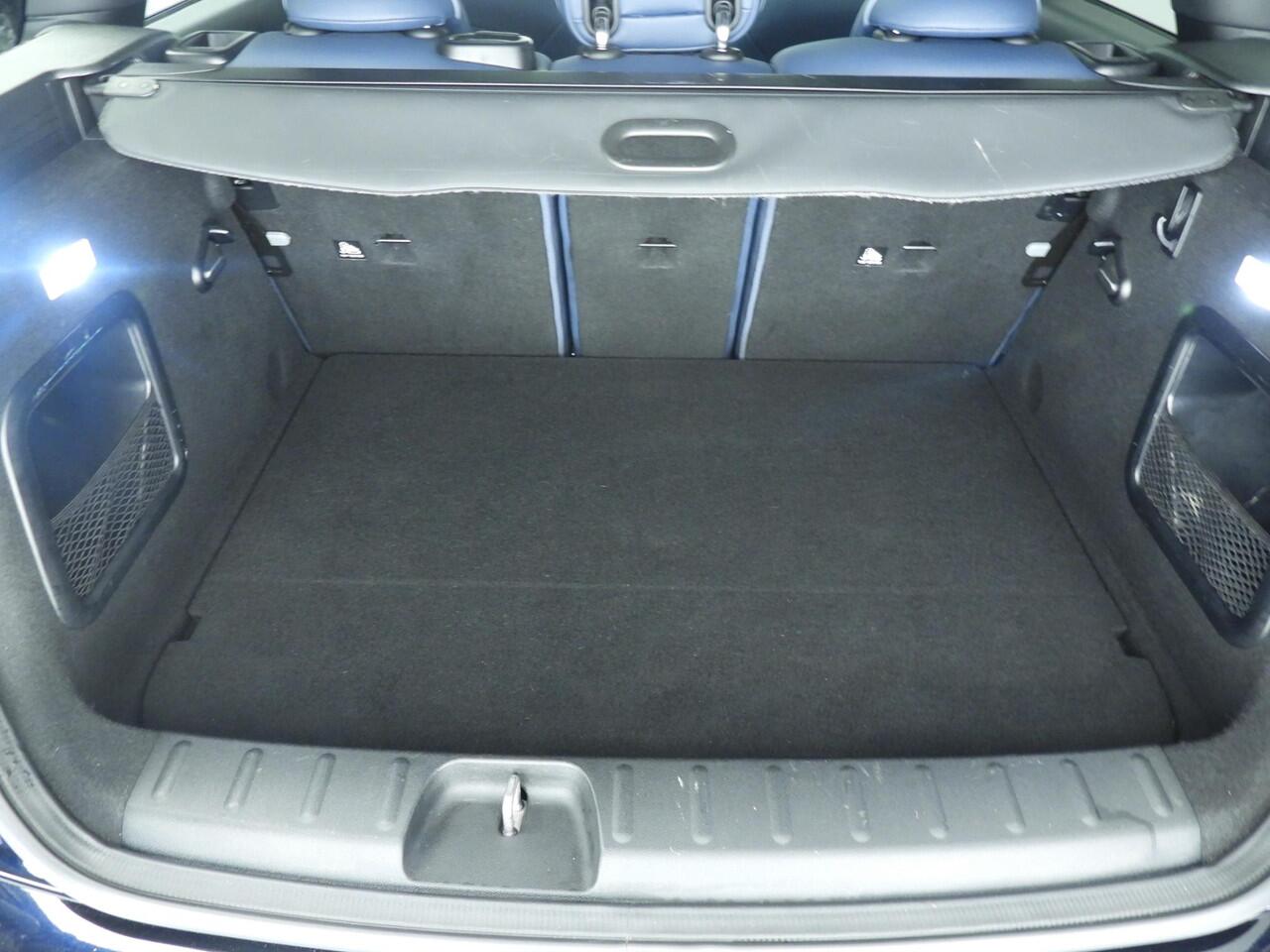 Mini COOPER CLUBMAN Automaat / Panoramadak / Sportstoelen / Leder / LED / Harman-Kardon / Park assist / Alu wielen 18 inch