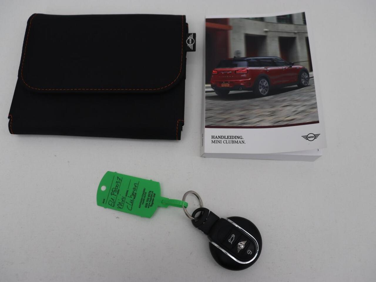 Mini COOPER CLUBMAN 2.0 S | 192pk | Panoramadak | Leder | Trekhaak | Carplay | Navigatie | Parkeerhulp | Full LED | Verwarmde voorruit | Getint glas