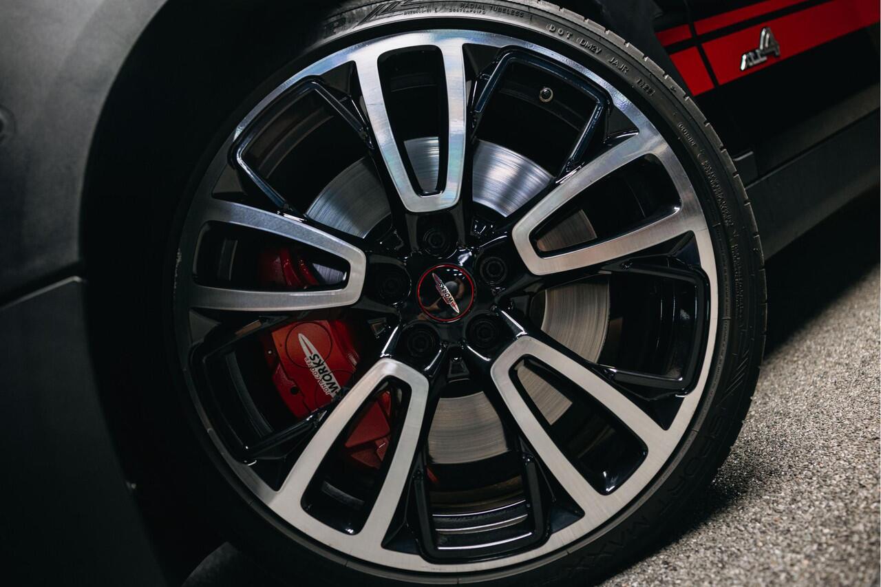 Mini COOPER CLUBMAN 2.0 JCW ALL4 John Works | JCW | Rood dak | Sportstoelen | Stoelverwarming | Head-Up |