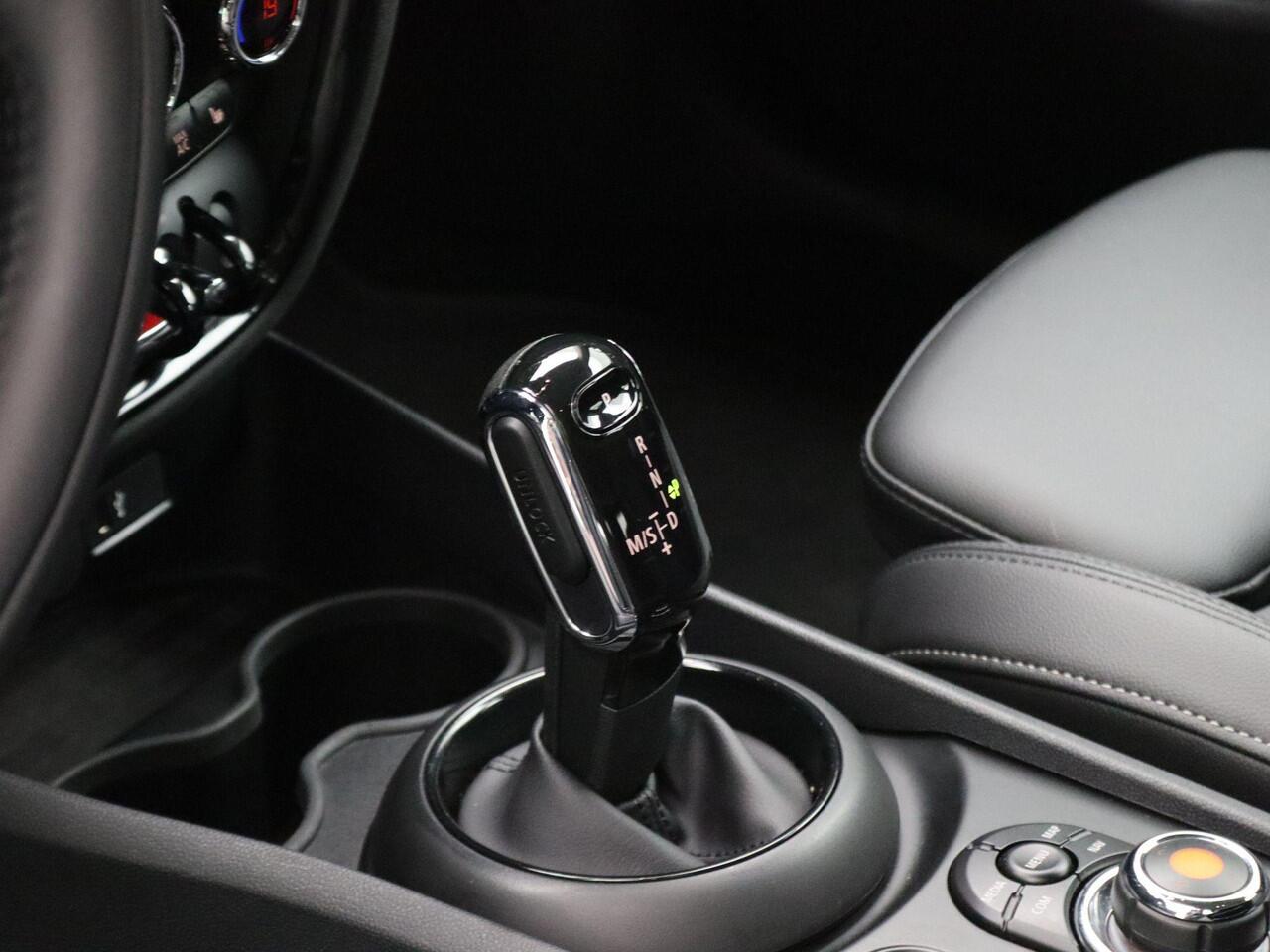 Mini COOPER CLUBMAN Business Edition + Salt + Visibility Package + Sportstoelen + 17''