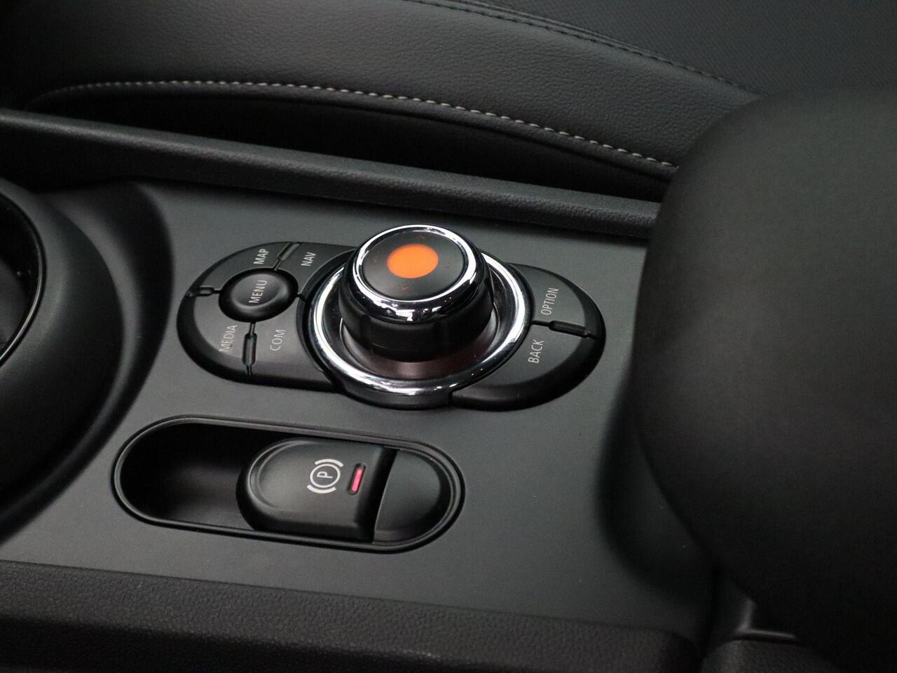 Mini COOPER CLUBMAN Business Edition + Salt + Visibility Package + Sportstoelen + 17''