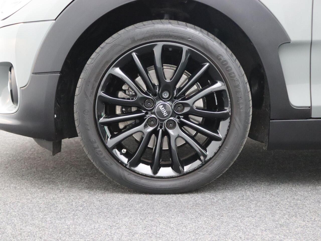 Mini COOPER CLUBMAN Business Edition + Salt + Visibility Package + Sportstoelen + 17''