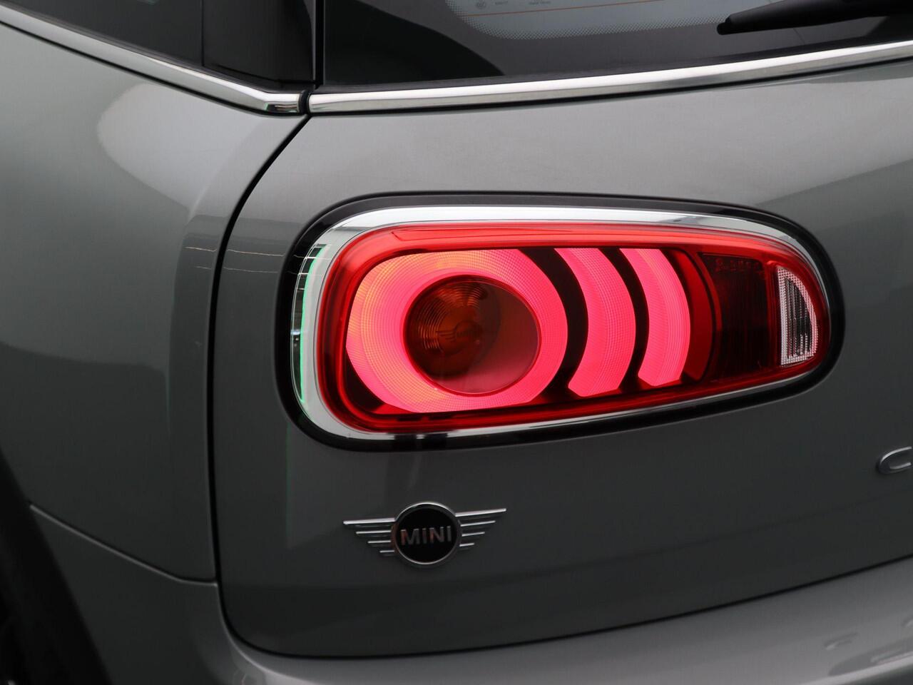 Mini COOPER CLUBMAN Business Edition + Salt + Visibility Package + Sportstoelen + 17''