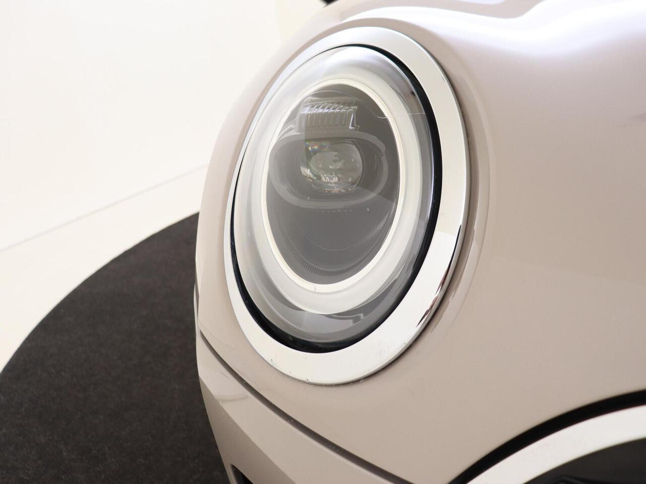 Mini COOPER CLUBMAN Mini 1.5 John Cooper Works Automaat | Navigatie | Parkeersensoren & Camera | LM Velgen |