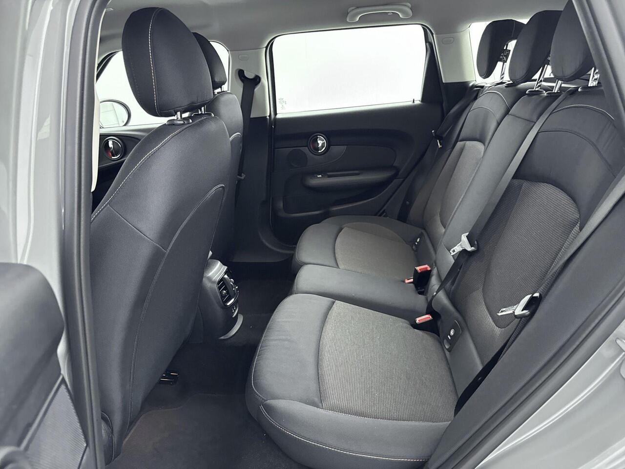 Mini COOPER CLUBMAN Mini 1.5 Business Edition 136PK | Automaat | Achteruitrijcamera | Navigatie | Climate Control | Stoelverwarming | LED Koplampen