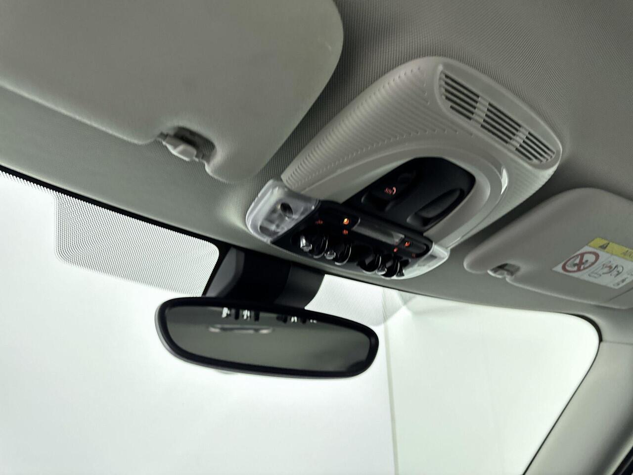 Mini COOPER CLUBMAN Mini 1.5 Business Edition 136PK | Automaat | Achteruitrijcamera | Navigatie | Climate Control | Stoelverwarming | LED Koplampen