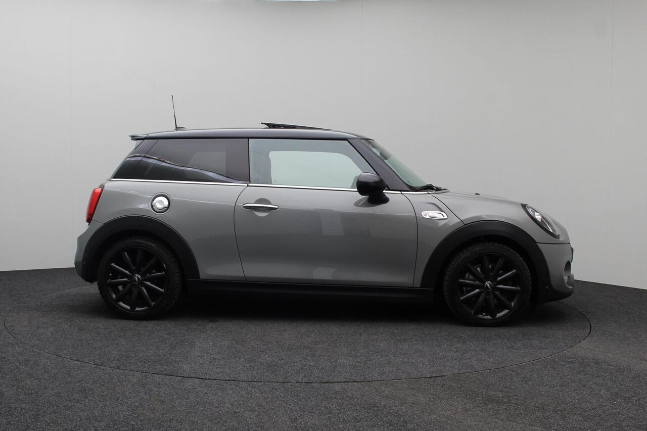 Mini COOPER S Mini 2.0 Chili 2018 | Airco | Stoelverwarming | Panoramadak | Onderhoudshistorie | Parkeersensoren | Cruise Control | Keyless Go | Stuurwiel Bediening | Boekjes