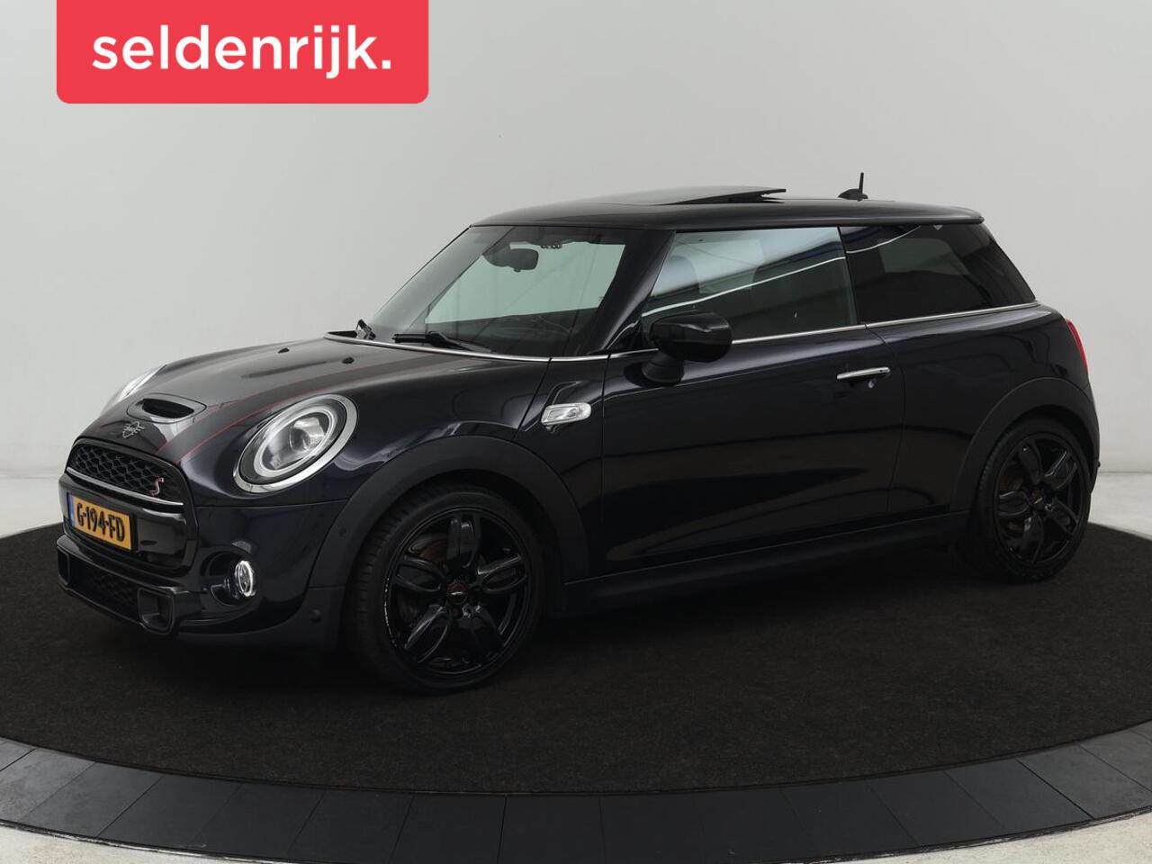 Mini COOPER S 2.0 60 Years | Panoramadak | Stoelverwarming | Leder | Head-Up | Park Assist | Carplay | Navigatie | Keyless | Full LED | Harman/Kardon | Climate control | Cruise control