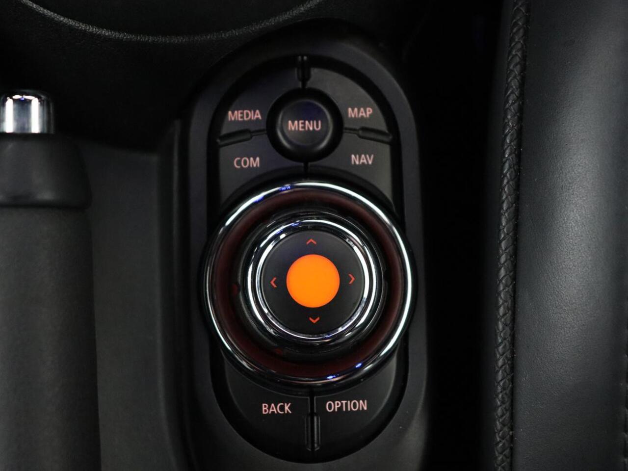 Mini COOPER S 2.0 60 Years | Panoramadak | Stoelverwarming | Leder | Head-Up | Park Assist | Carplay | Navigatie | Keyless | Full LED | Harman/Kardon | Climate control | Cruise control