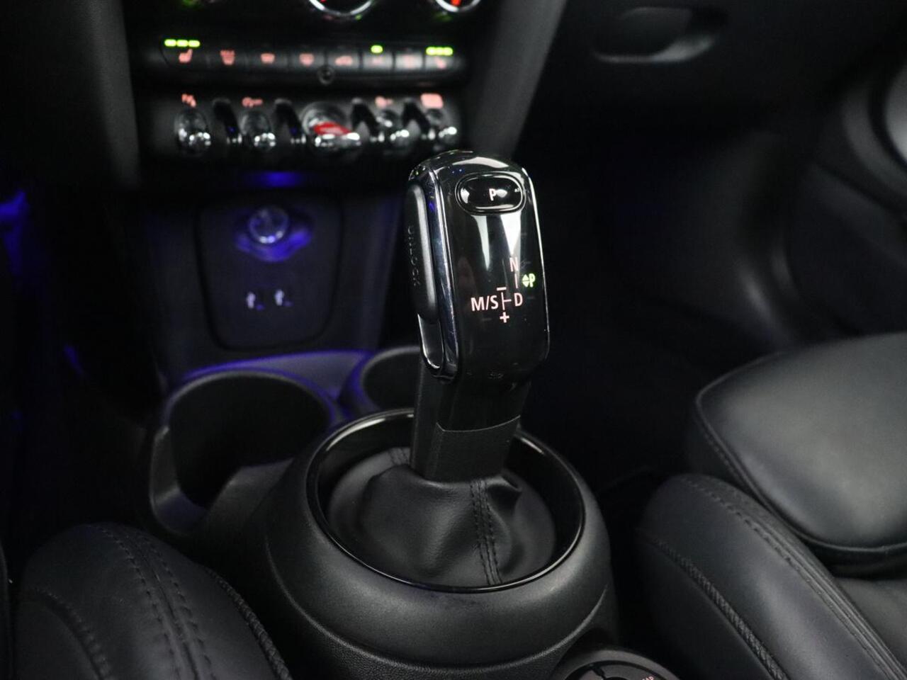 Mini COOPER S 2.0 60 Years | Panoramadak | Stoelverwarming | Leder | Head-Up | Park Assist | Carplay | Navigatie | Keyless | Full LED | Harman/Kardon | Climate control | Cruise control