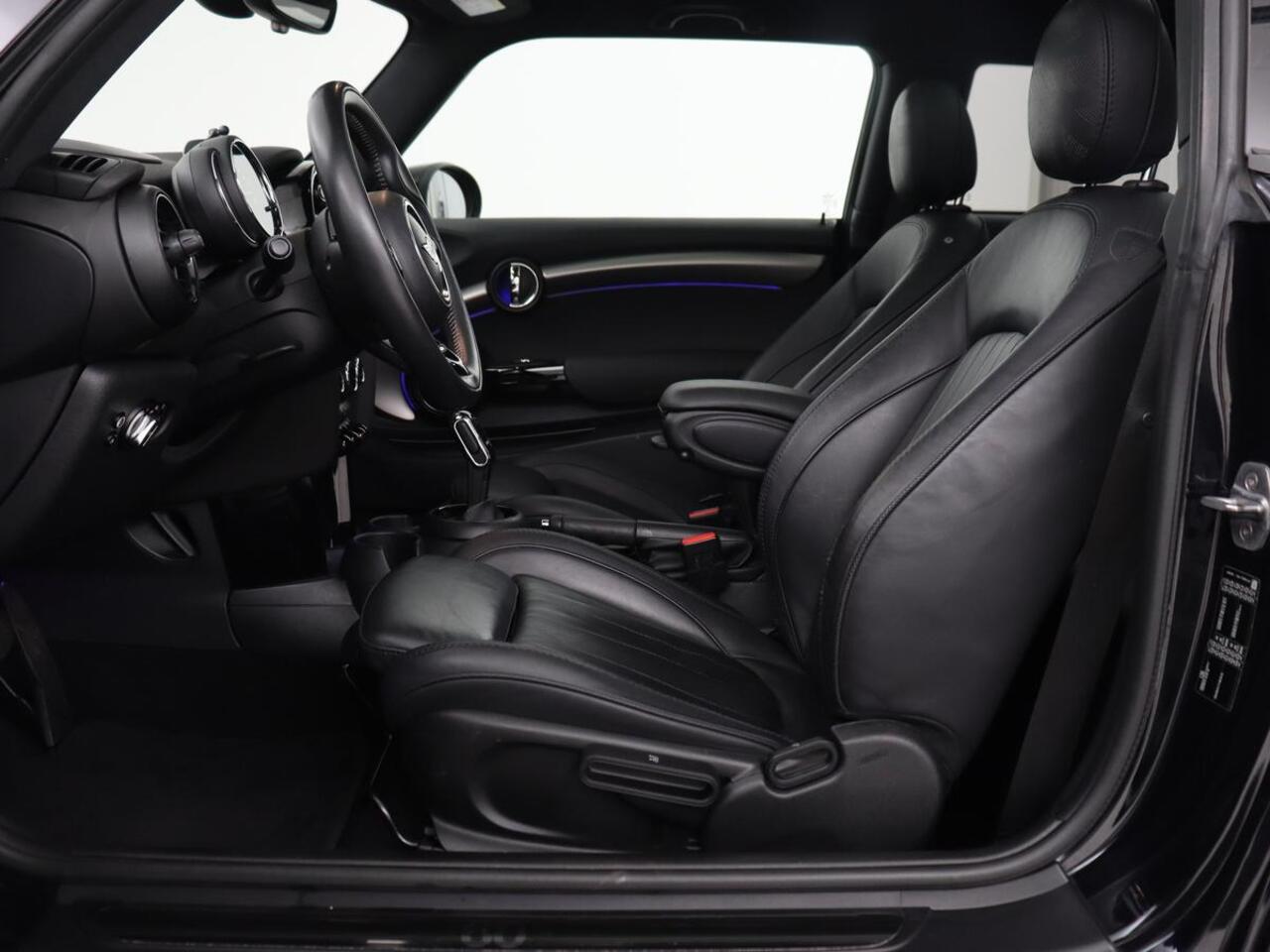 Mini COOPER S 2.0 60 Years | Panoramadak | Stoelverwarming | Leder | Head-Up | Park Assist | Carplay | Navigatie | Keyless | Full LED | Harman/Kardon | Climate control | Cruise control