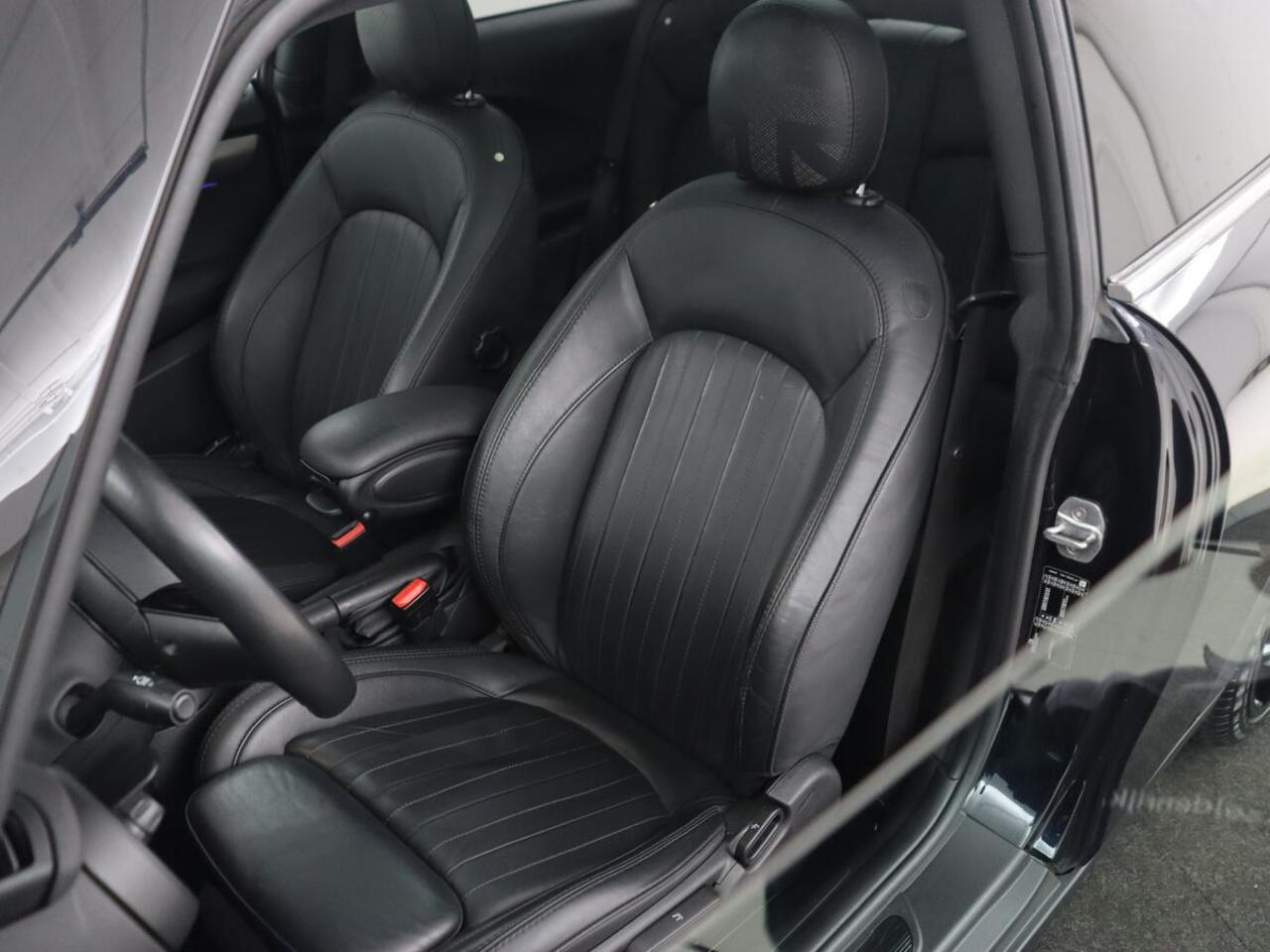 Mini COOPER S 2.0 60 Years | Panoramadak | Stoelverwarming | Leder | Head-Up | Park Assist | Carplay | Navigatie | Keyless | Full LED | Harman/Kardon | Climate control | Cruise control