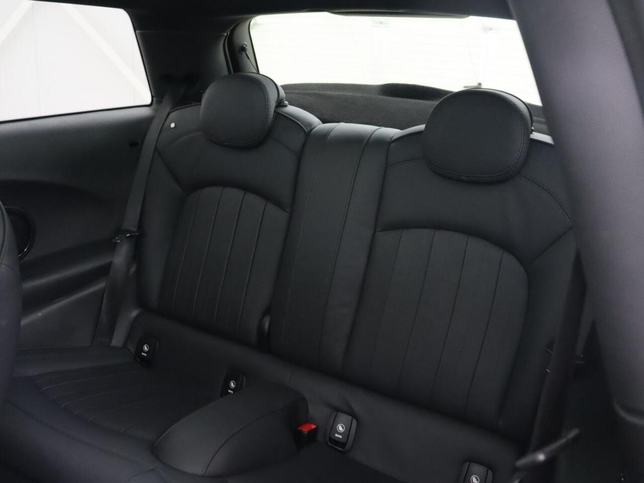 Mini COOPER S 2.0 60 Years | Panoramadak | Stoelverwarming | Leder | Head-Up | Park Assist | Carplay | Navigatie | Keyless | Full LED | Harman/Kardon | Climate control | Cruise control