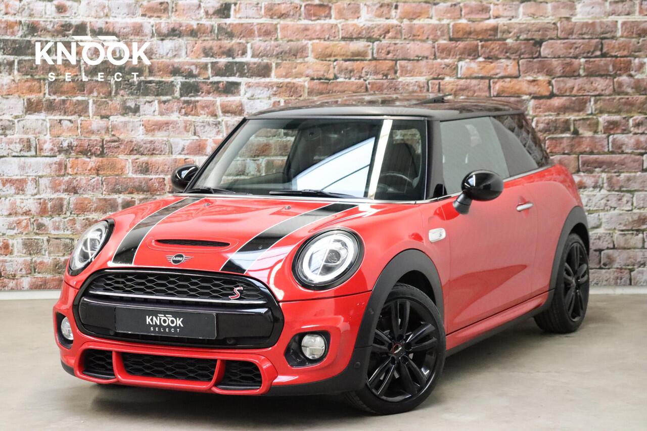Mini COOPER S Hatchback Knightsbridge Edition Automaat 3 deurs / Panoramadak / Navigatiesysteem Plus / Leder / Harman Kardon / Stoelverwarming / LED / Head-Up Display / JCW Exterieur / 17 Inch / Extra Getint Glas / Parkeersensoren