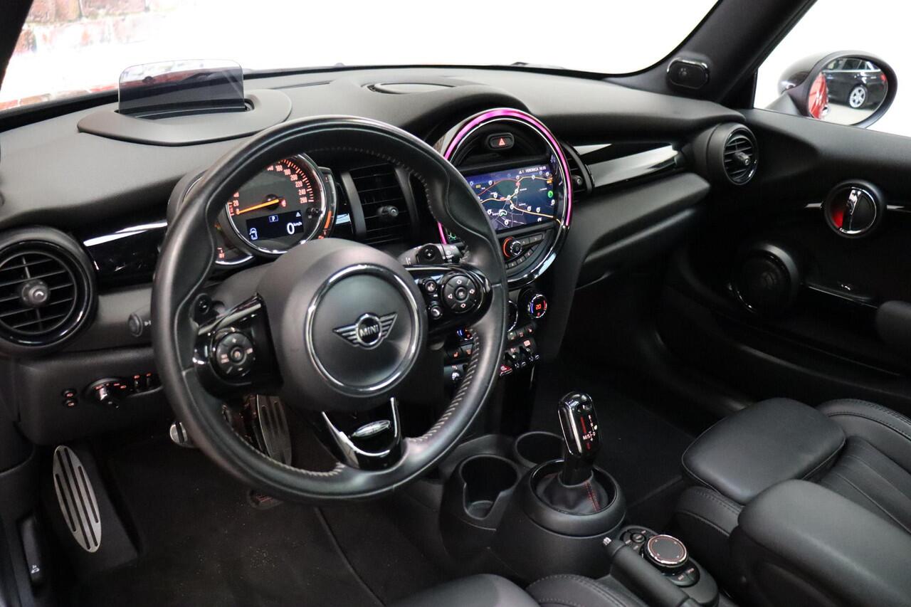 Mini COOPER S Hatchback Knightsbridge Edition Automaat 3 deurs / Panoramadak / Navigatiesysteem Plus / Leder / Harman Kardon / Stoelverwarming / LED / Head-Up Display / JCW Exterieur / 17 Inch / Extra Getint Glas / Parkeersensoren