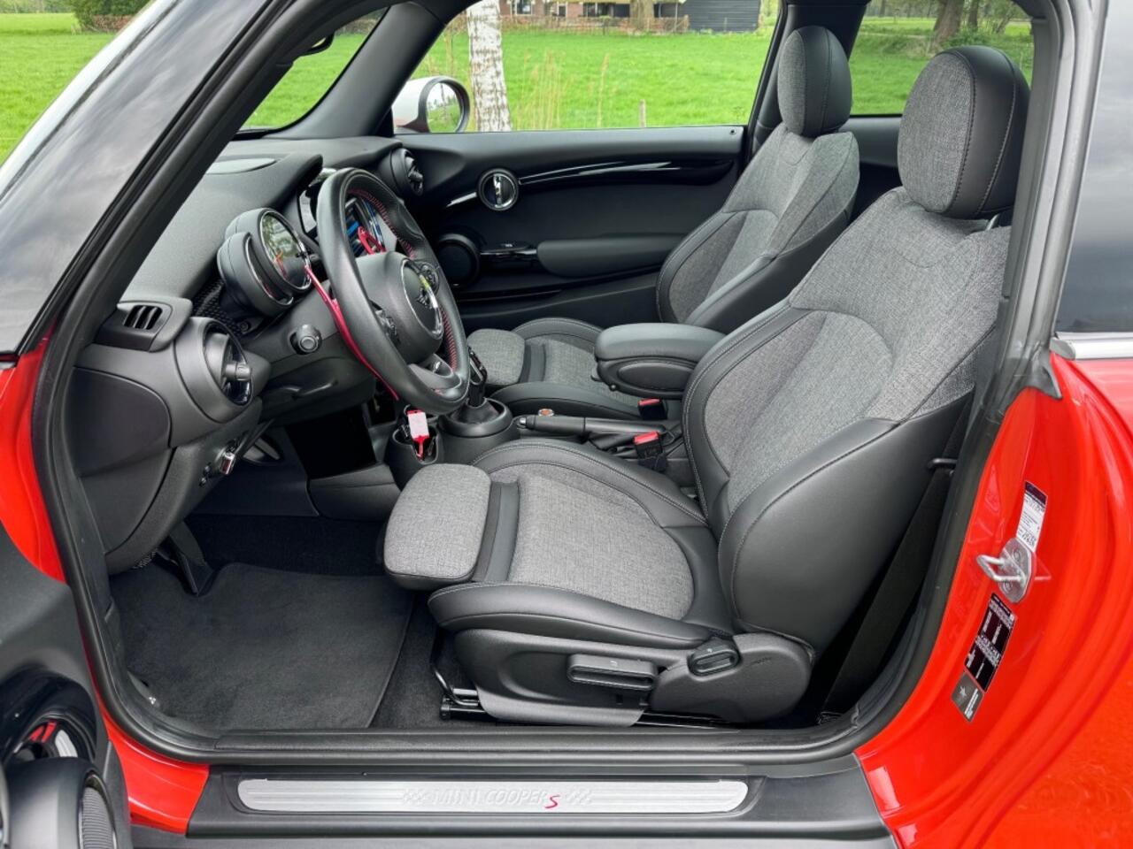 Mini COOPER S 192PK / JCW STUURWIEL / PANORAMADAK / 18 INCH / UNIEK!