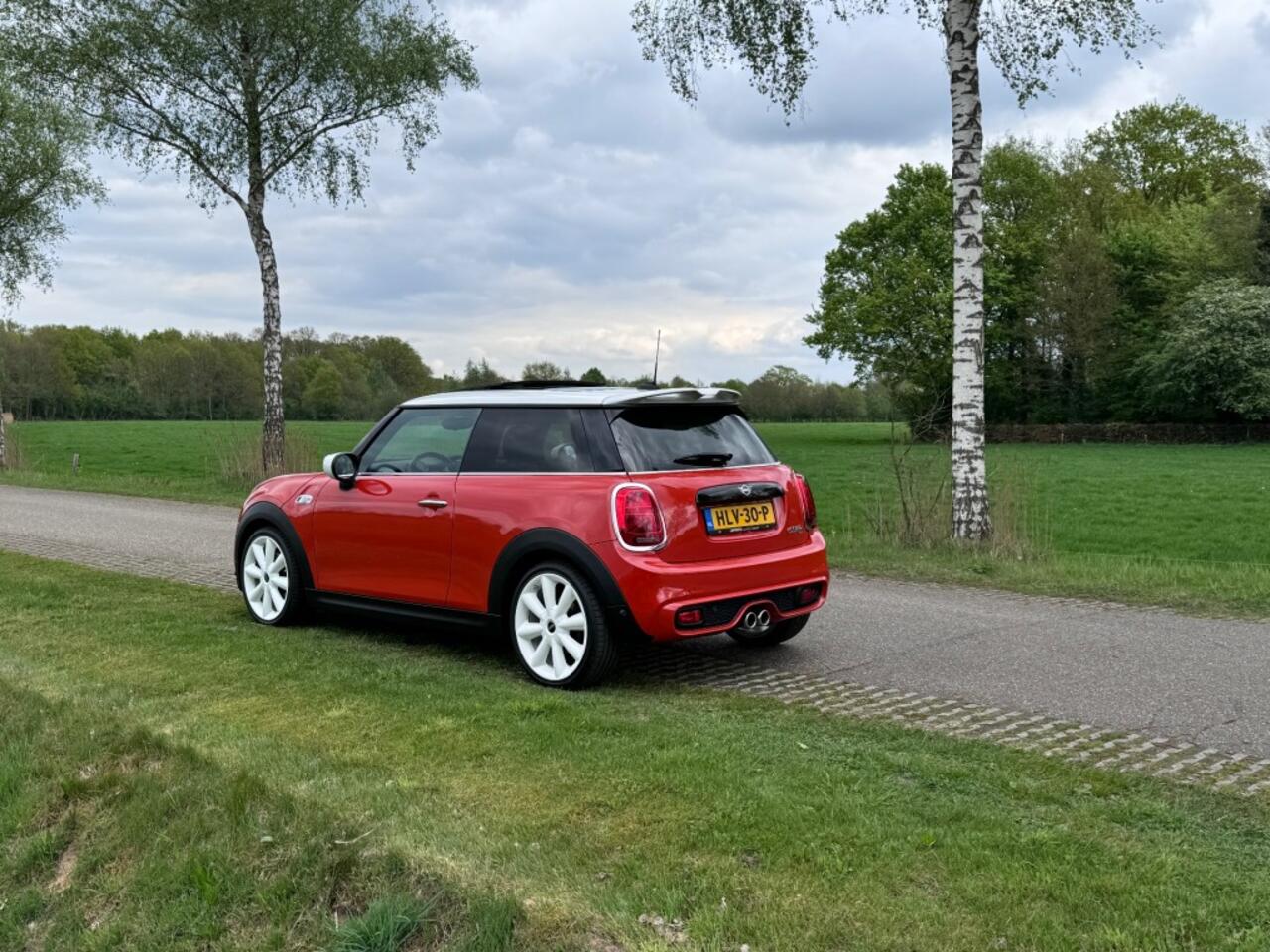 Mini COOPER S 192PK / JCW STUURWIEL / PANORAMADAK / 18 INCH / UNIEK!