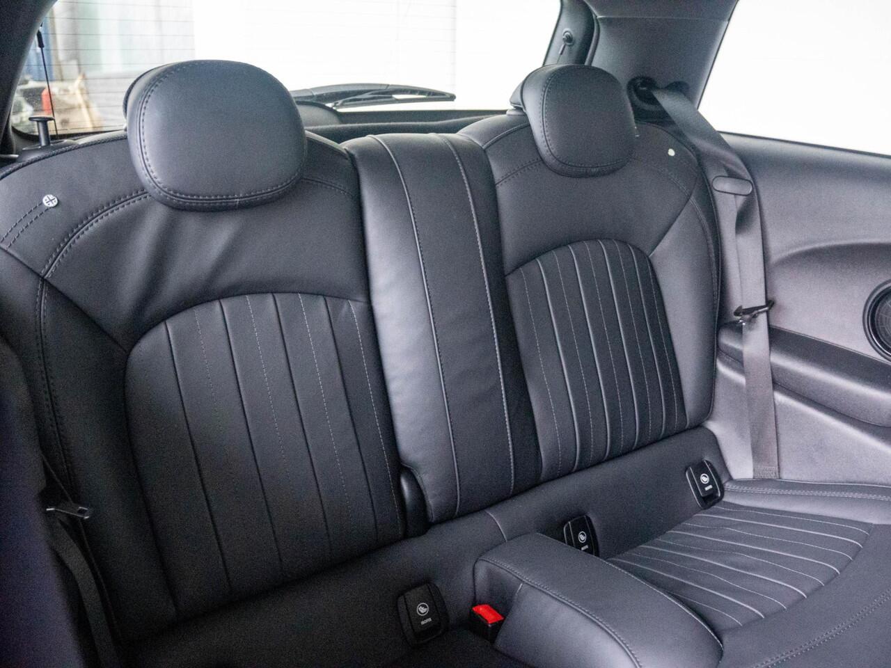 Mini COOPER S 3-deurs Aut. JCW + Hammersmith + Harman-Kardon + Panoramadak + Adaptieve Cruise