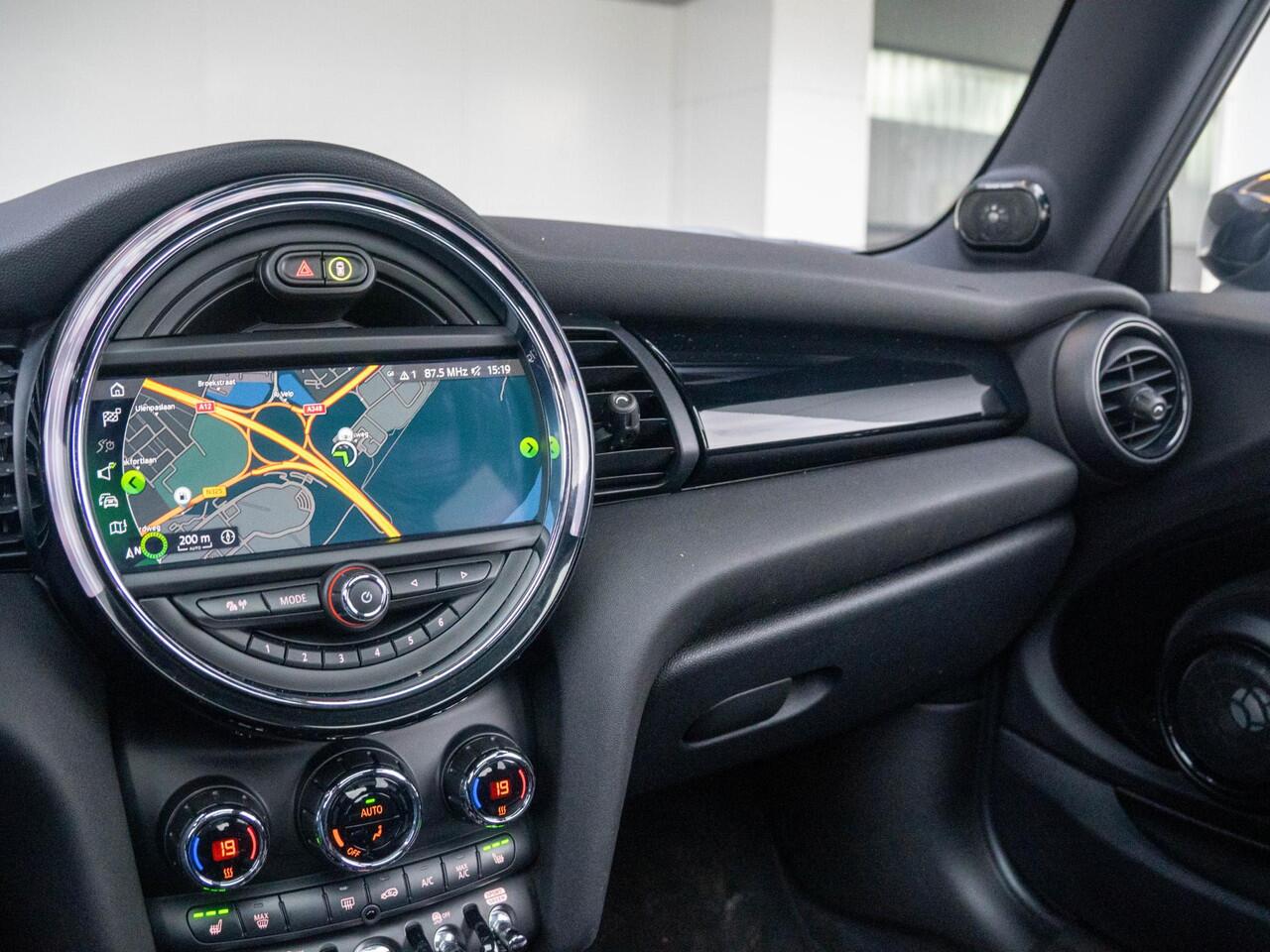 Mini COOPER S 3-deurs Aut. JCW + Hammersmith + Harman-Kardon + Panoramadak + Adaptieve Cruise