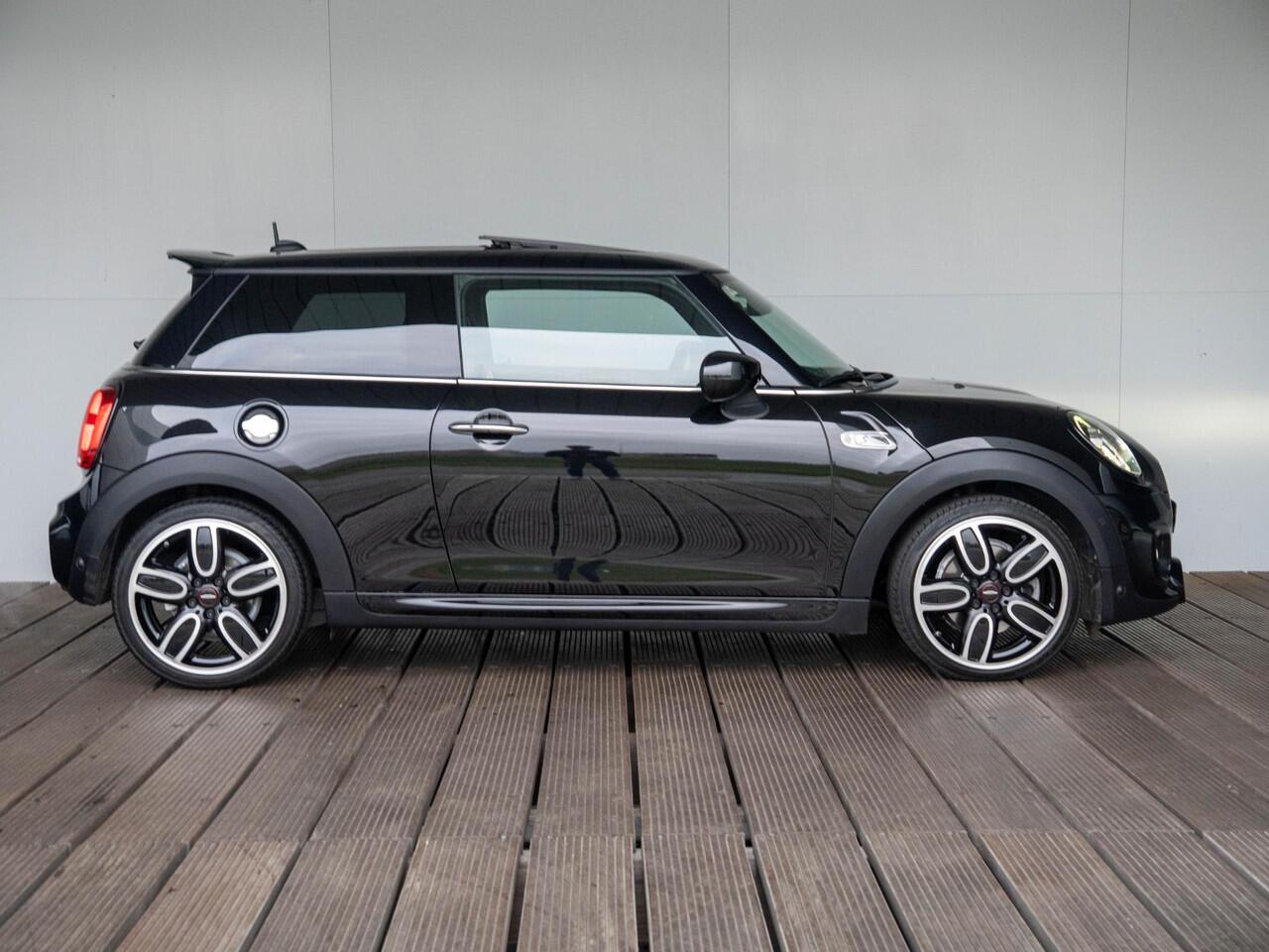 Mini COOPER S 3-deurs Aut. JCW + Hammersmith + Harman-Kardon + Panoramadak + Adaptieve Cruise